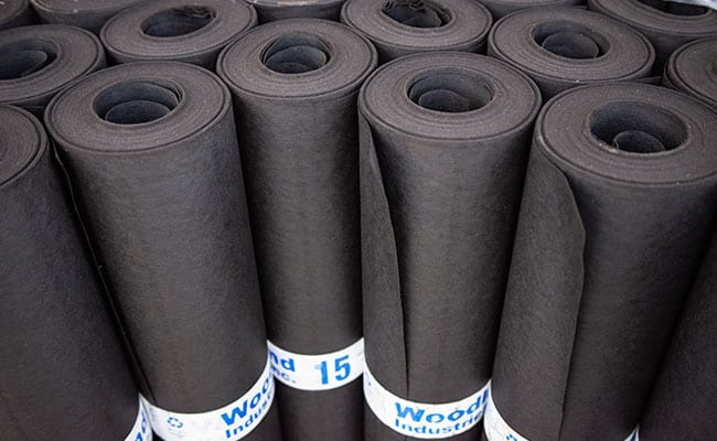 https://dreyerslumber.com/wp-content/uploads/roofing-tar-paper-felt-tbs-d_1YH1957-650x400.jpg